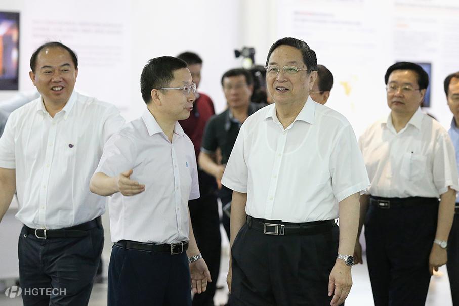 3、2014年06月07日全国政协主席俞正声视察凯时AG科技 .jpg